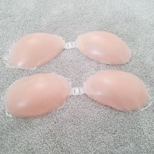 NEW 2 sticky cups bra